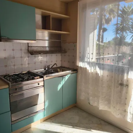 Апартаменты Fronte Mare Марина-ди-Каррара